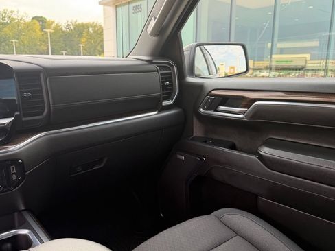 Used 2025 Chevrolet Silverado 1500 LT Trail Boss w/ Convenience Package II AWD/4WD image 33