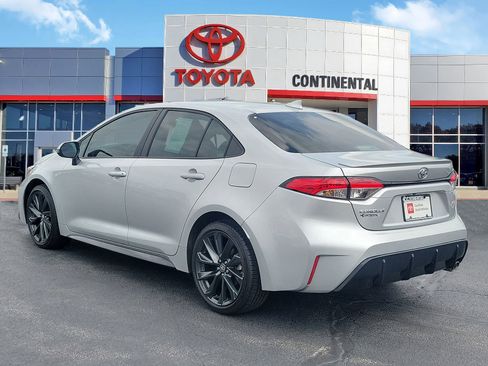 Certified 2025 Toyota Corolla SE FWD image 4