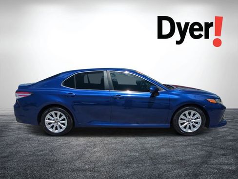 Used 2018 Toyota Camry LE FWD image 2