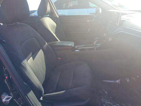 Used 2024 Nissan Altima 2.5 SV image 18