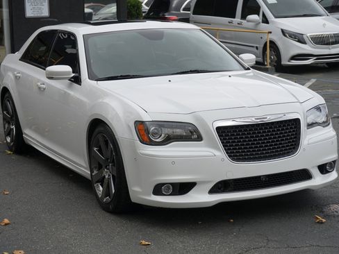 Used 2014 Chrysler 300 SRT8 w/ Leather Interior Group image 6