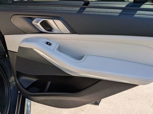 Used 2022 BMW X5 xDrive40i w/ M Sport Package image 35