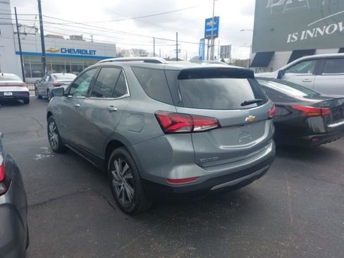 Used 2024 Chevrolet Equinox Premier image 3