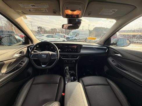 Used 2024 Buick Encore GX Sport Touring image 17