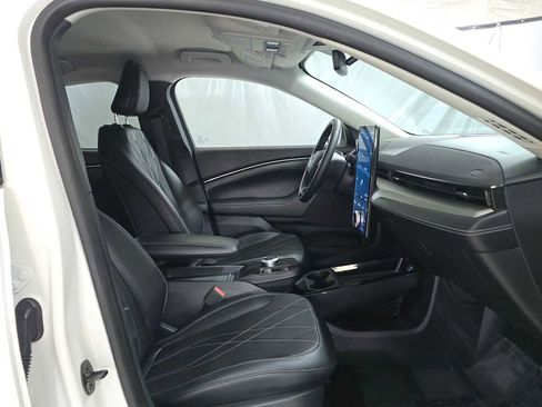 Used 2022 Ford Mustang Mach-E Select image 10