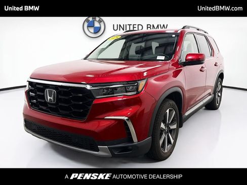 Used 2025 Honda Pilot Touring image 1