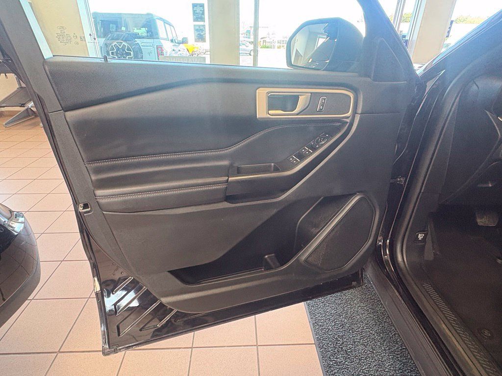 Used 2020 Ford Explorer XLT w/ Equipment Group 202A AWD/4WD image 20