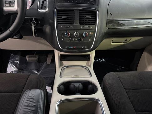 Used 2013 Dodge Grand Caravan SXT w/ UConnect Hands-Free Group image 11