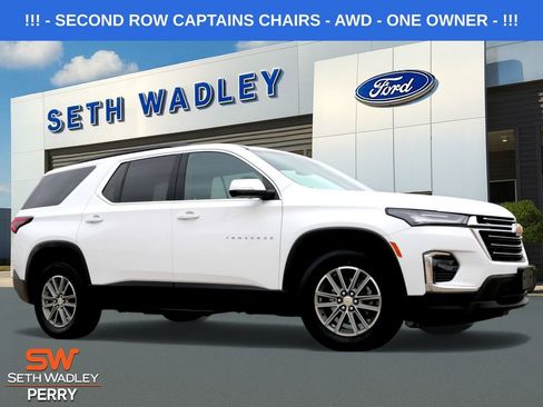 Used 2023 Chevrolet Traverse LT image 1