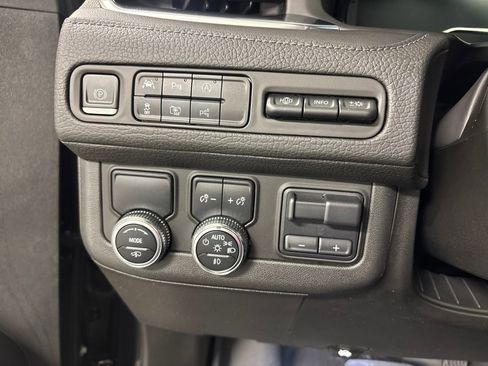 Used 2023 GMC Yukon XL Denali w/ Denali Reserve Package image 34