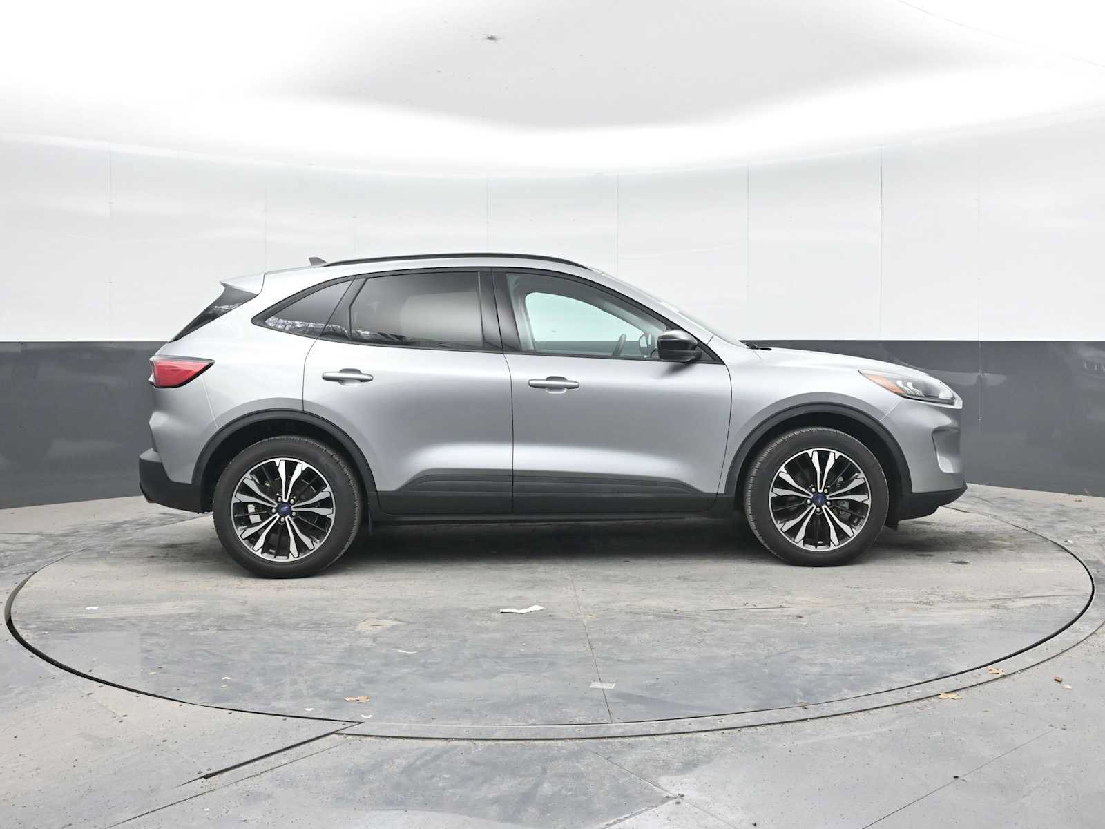 Used 2022 Ford Escape SEL w/ SEL Stealth AWD Package image 9