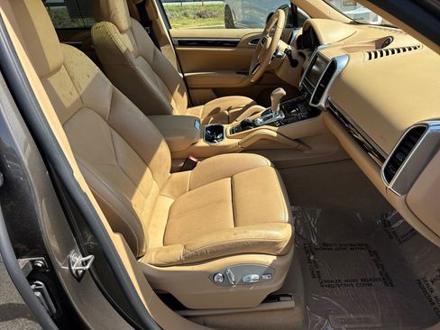 Used 2016 Porsche Cayenne S image 14