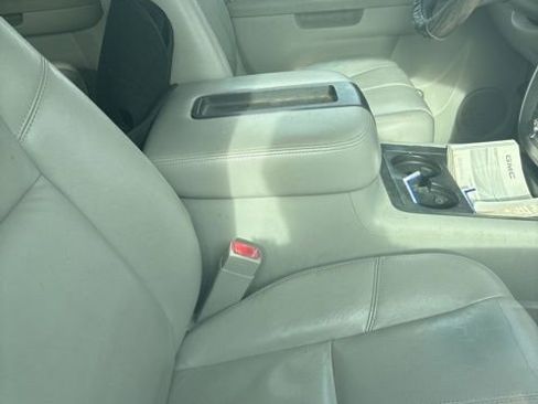 Used 2011 GMC Yukon SLT w/ SLT-2 Equipment Package image 7