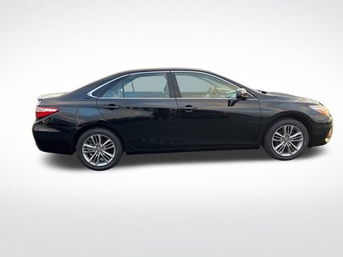 Used 2017 Toyota Camry SE image 6