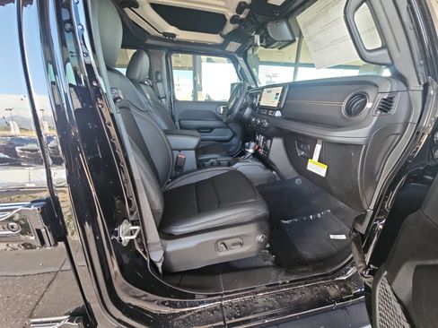 New 2025 Jeep Wrangler Unlimited Rubicon 392 image 19