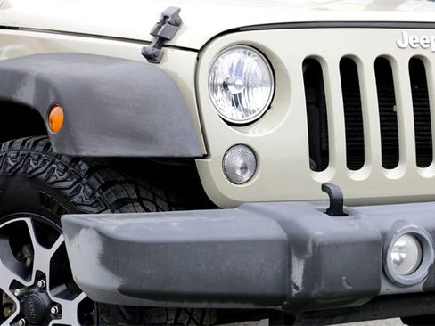 Used 2018 Jeep Wrangler Unlimited Sport S image 3