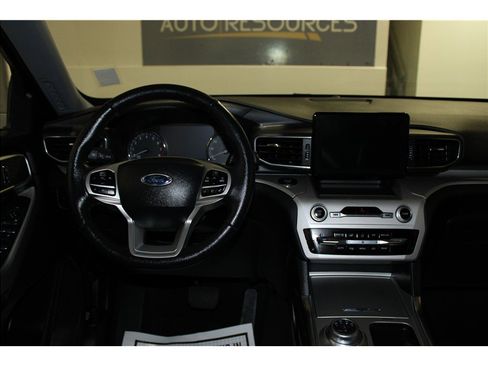 Used 2023 Ford Explorer XLT w/ Equipment Group 202A image 15