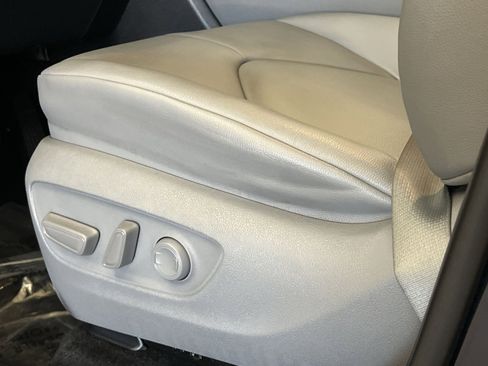 Used 2021 Toyota Highlander XLE image 12