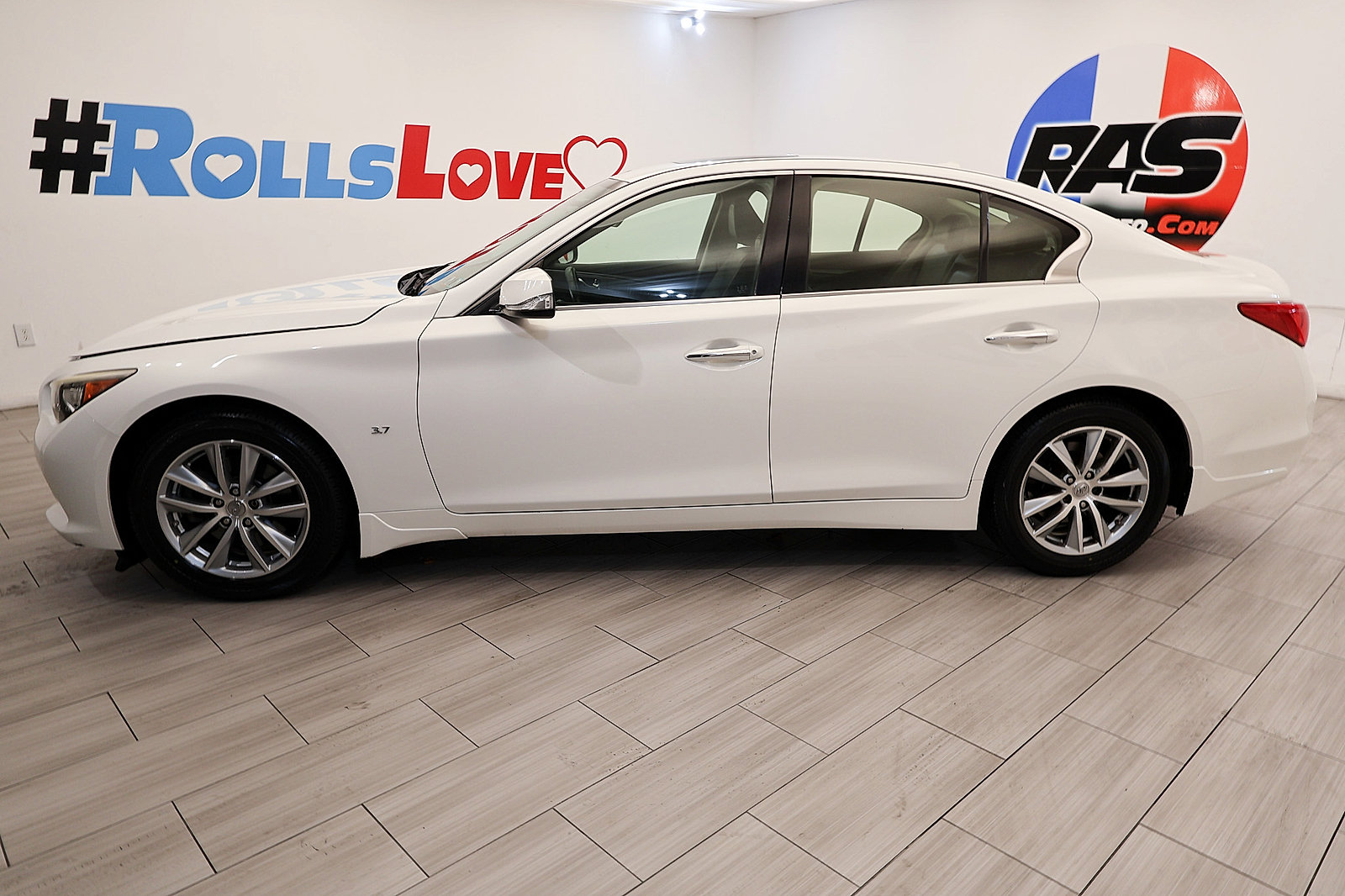 Used 2015 INFINITI Q50 AWD w/ Moonroof Package image 2