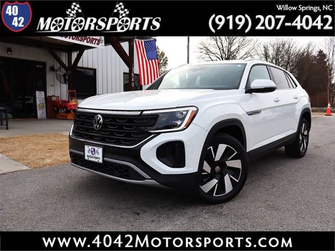 Used 2025 Volkswagen Atlas Cross Sport SE image 1