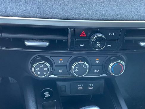 Used 2025 Nissan Kicks SV FWD image 27