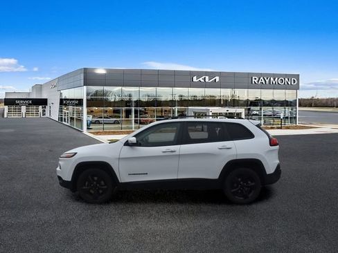 Used 2018 Jeep Cherokee Limited w/ High Altitude Package FWD image 6