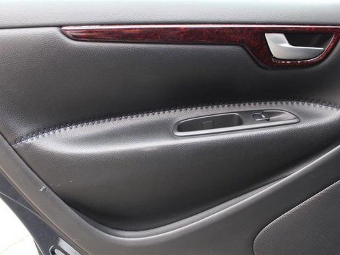 Used 2004 Volvo V70 Base AWD 4dr Turbo Wagon image 25