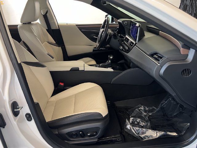 Used 2024 Lexus ES 300h w/ Premium Package FWD image 39