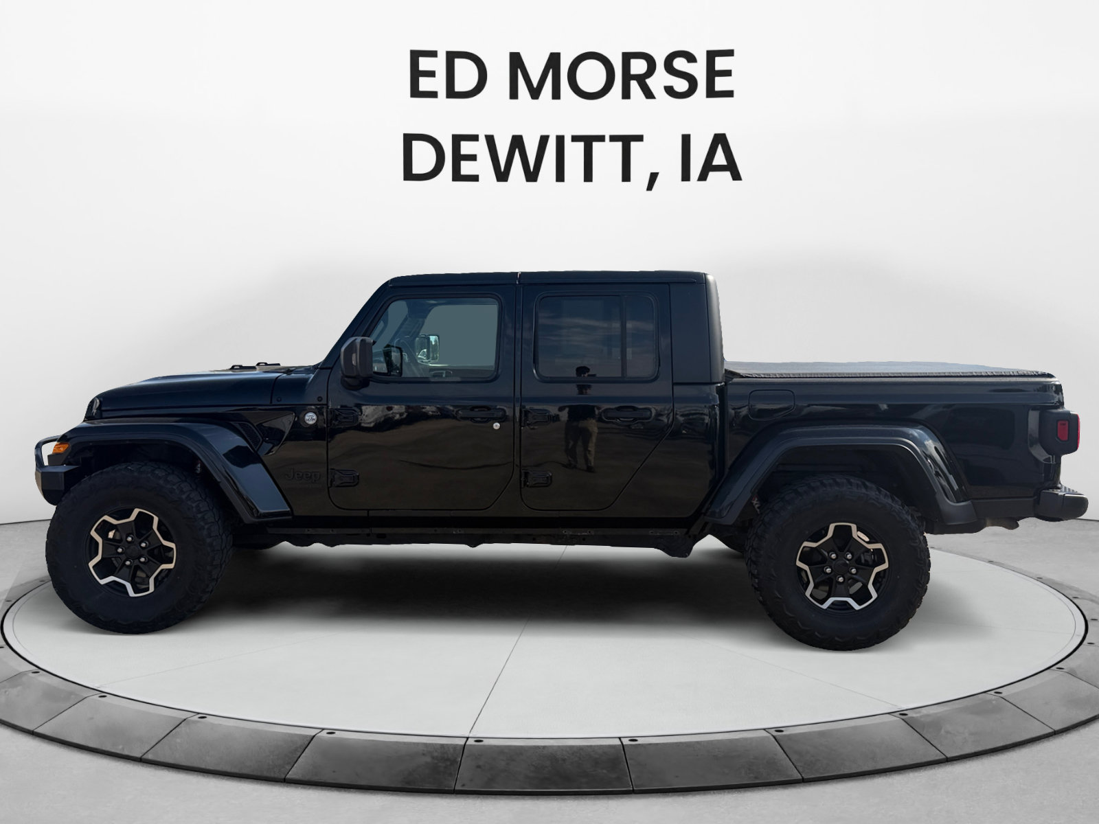 Used 2021 Jeep Gladiator Sport AWD/4WD image 2