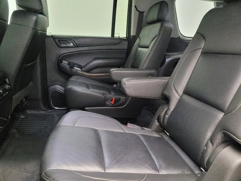 Used 2018 Chevrolet Suburban LT image 18