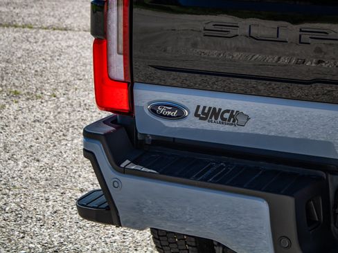 Used 2026 Ford F450 Platinum w/ FX4 Off-Road Package AWD/4WD image 14