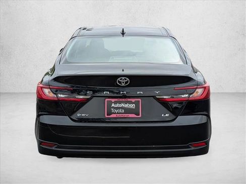 Used 2025 Toyota Camry LE image 7