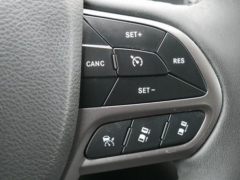 Used 2022 Jeep Cherokee Limited image 24