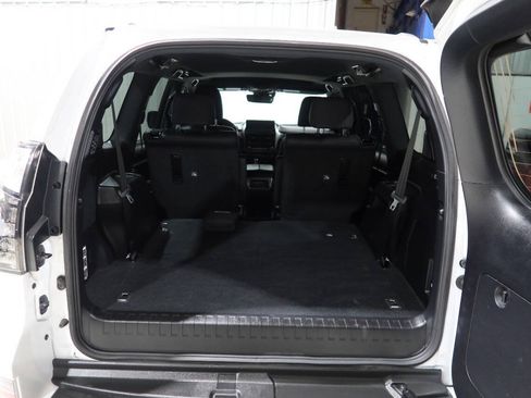 Used 2023 Lexus GX 460 Premium w/ Accessory Package AWD/4WD image 25