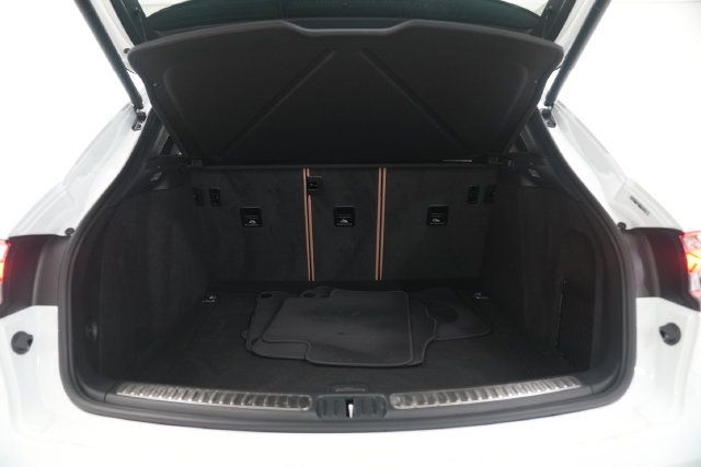 Certified 2026 Porsche Macan AWD/4WD image 18