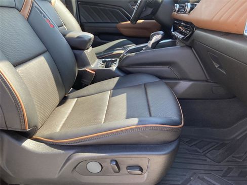 Used 2023 GMC Canyon AT4 w/ AT4 Premium Package image 31