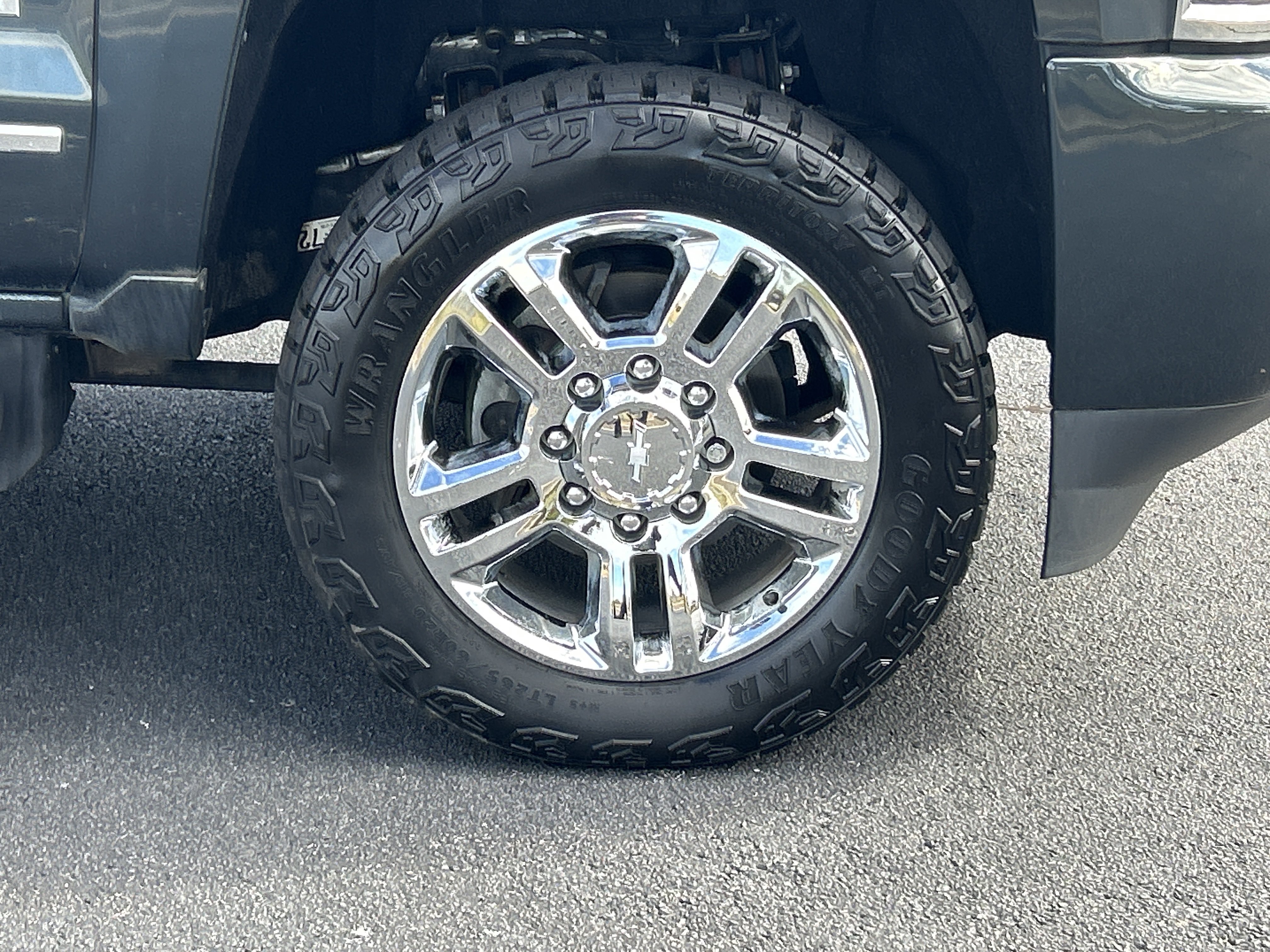 Used 2017 Chevrolet Silverado 2500 High Country w/ Duramax Plus Package AWD/4WD image 33