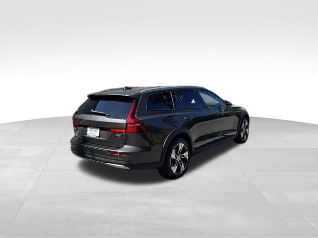 Certified 2025 Volvo V60 B5 Cross Country Plus AWD/4WD image 8