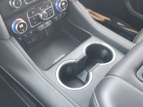 Used 2022 GMC Yukon SLT w/ SLT Premium Package image 19