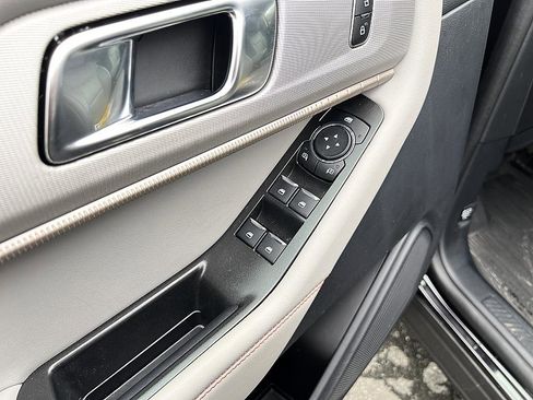 Used 2025 Ford Explorer Active w/ Active Comfort Package image 10