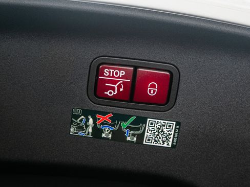 Used 2022 Mercedes-Benz AMG GT 43 image 30