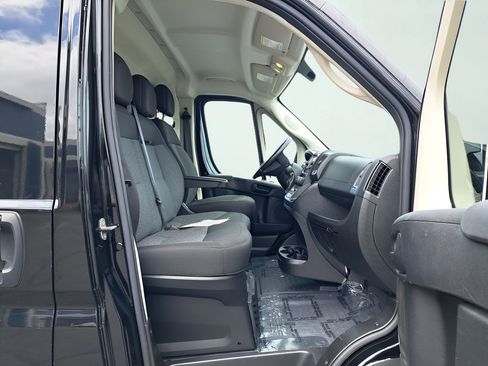 Used 2021 RAM ProMaster 2500 w/ Premium Appearance Group FWD image 22