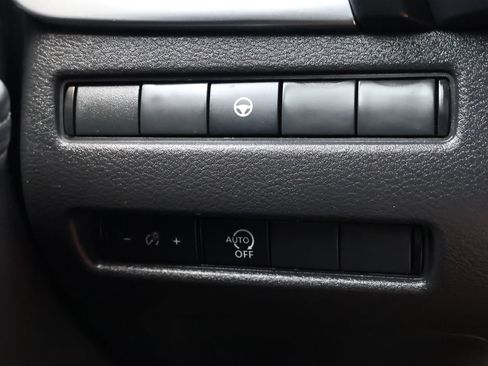 Used 2023 Nissan Rogue SV FWD image 24