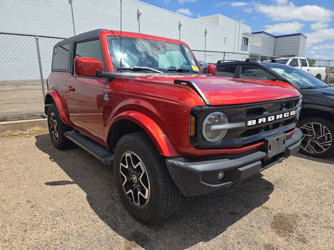 Used 2023 Ford Bronco Outer Banks AWD/4WD image 3