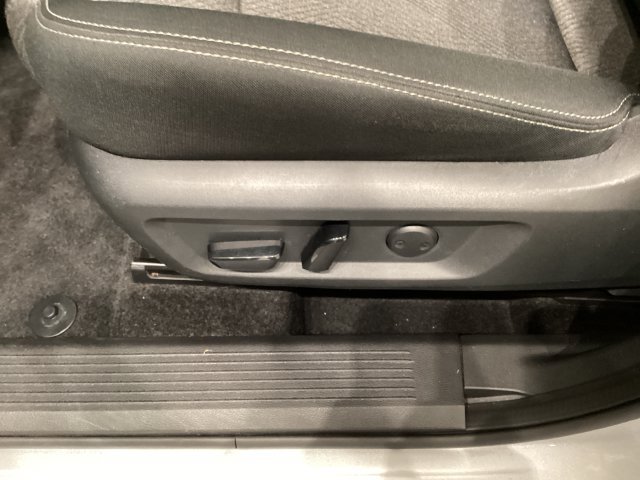 Used 2025 Nissan Rogue SV FWD image 27