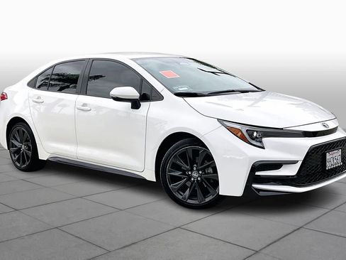 Used 2024 Toyota Corolla SE image 2