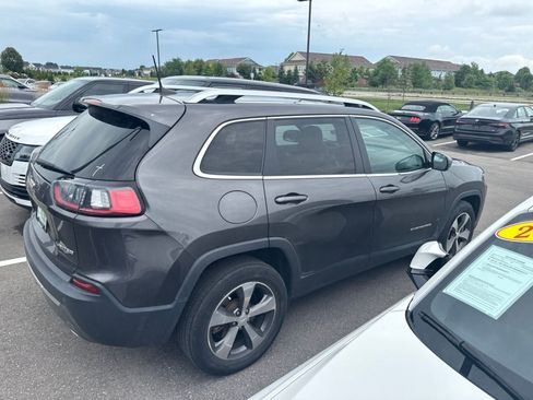 Used 2019 Jeep Cherokee Limited w/ Trailer Tow Group AWD/4WD image 2