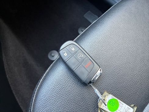 Used 2025 Jeep Compass Limited image 21