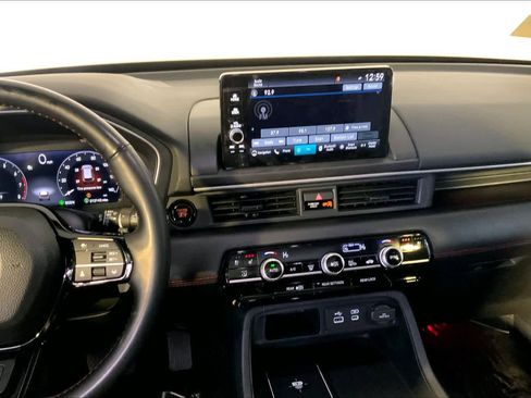 Used 2025 Honda Pilot Black Edition image 16