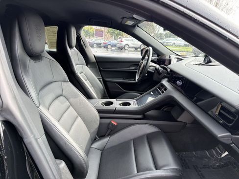Used 2022 Porsche Taycan image 33